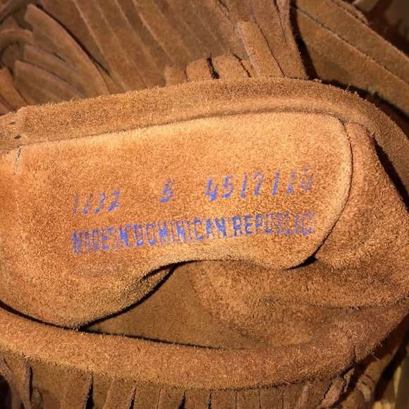 Women’s size 5 Minnetonka Fringe boots - Picture 6 of 6